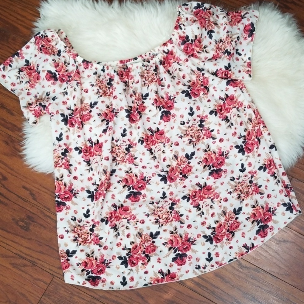 Free Kisses Plus Floral Blouse
